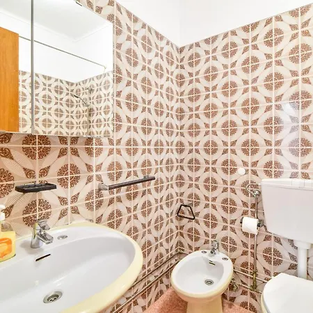 Apartman Letra By Moje *